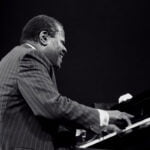 Oscar Peterson w Eastman Theatre (Rochester, N.Y.) w 1977 roku; fot. Tom Marcello (CC BY-SA 2.0)