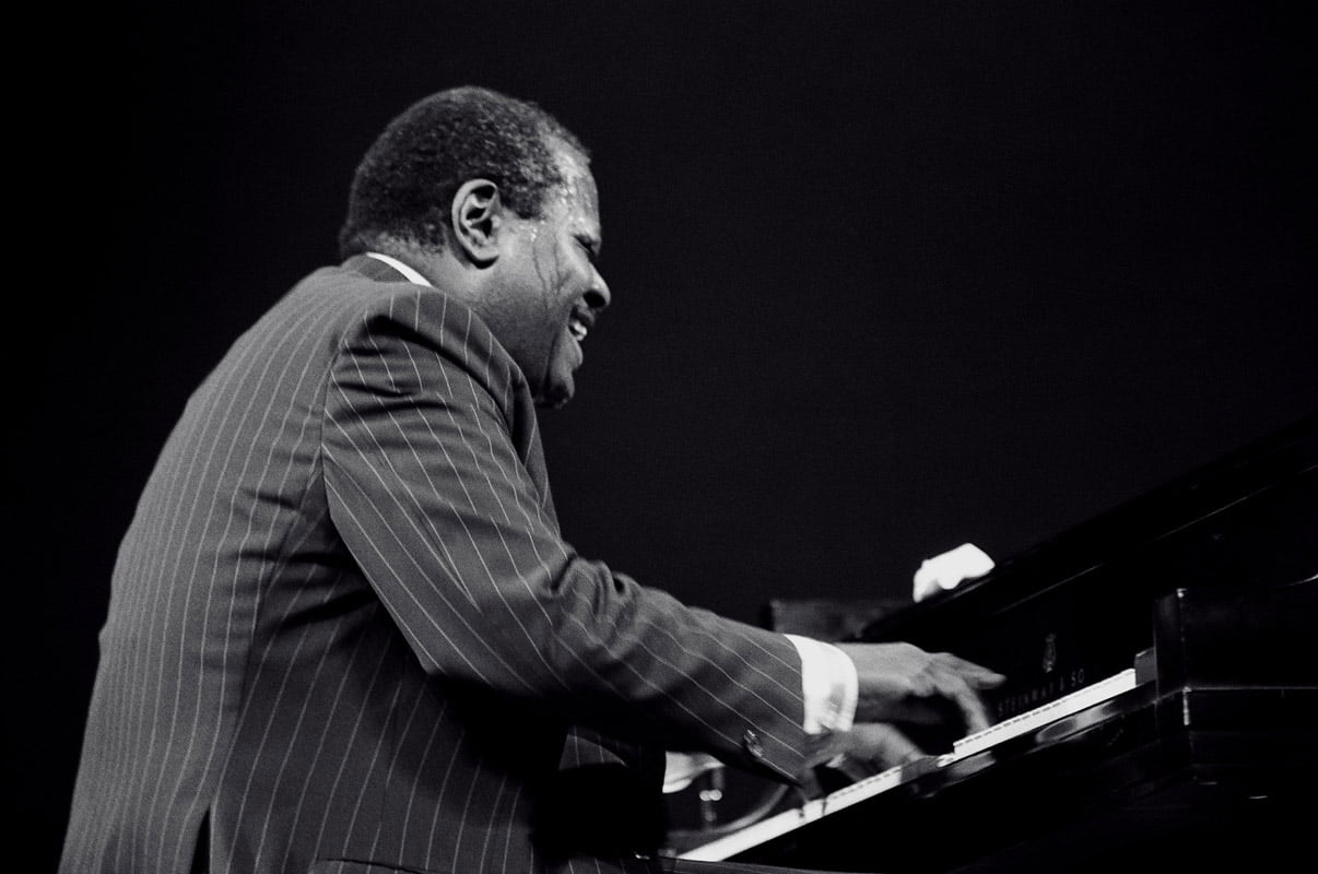 Oscar Peterson w Eastman Theatre (Rochester, N.Y.) w 1977 roku; fot. Tom Marcello (CC BY-SA 2.0)