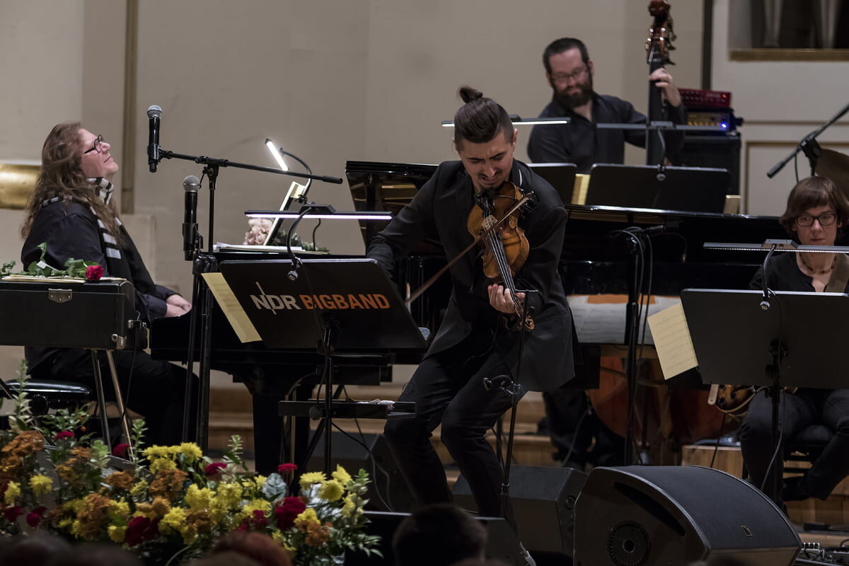 NDR BIGBAND i Adam Bałdych zagrali w krakowskiej Filharmonii [FOTORELACJA]