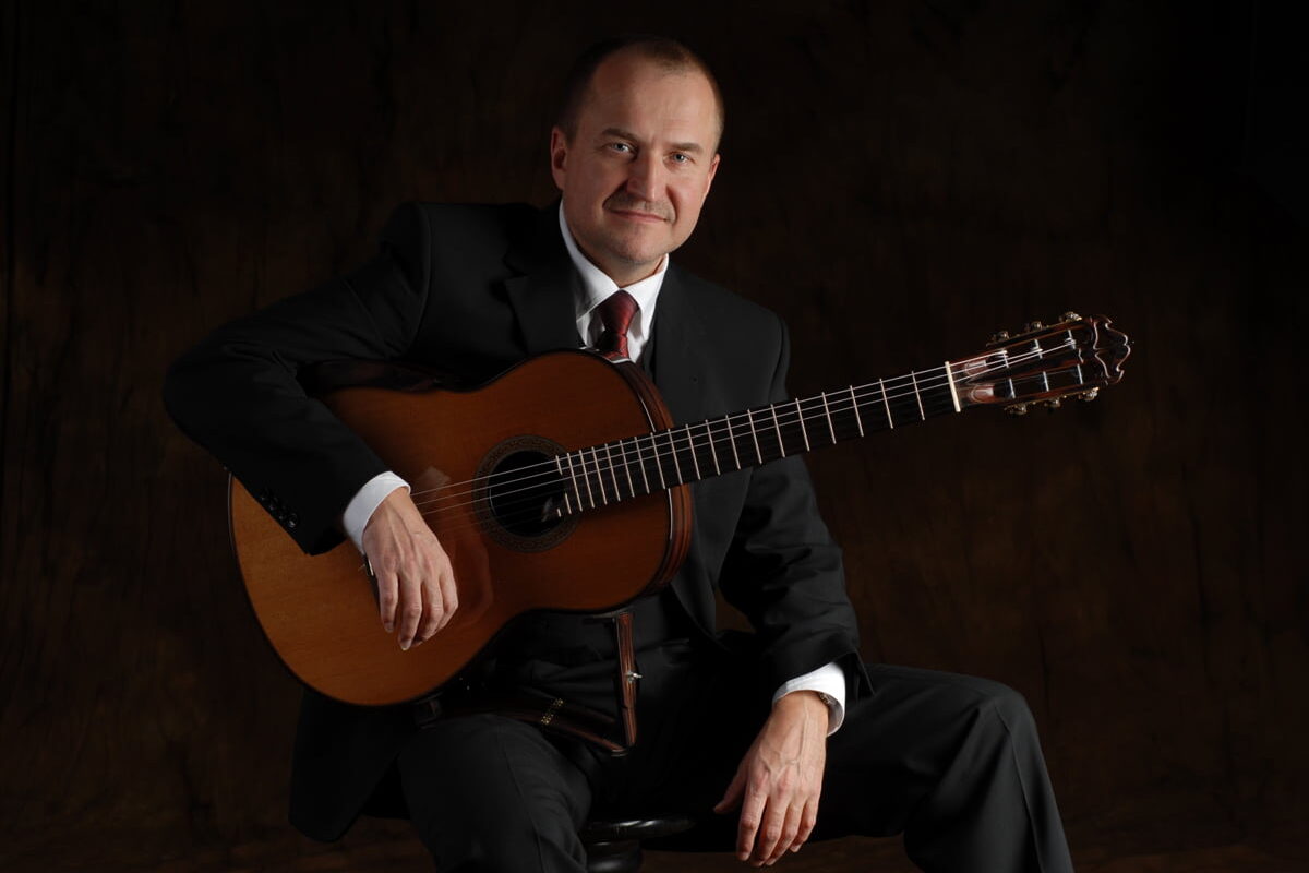 Marek Zieliński – wywiad z nauczycielem gry na gitarze klasycznej