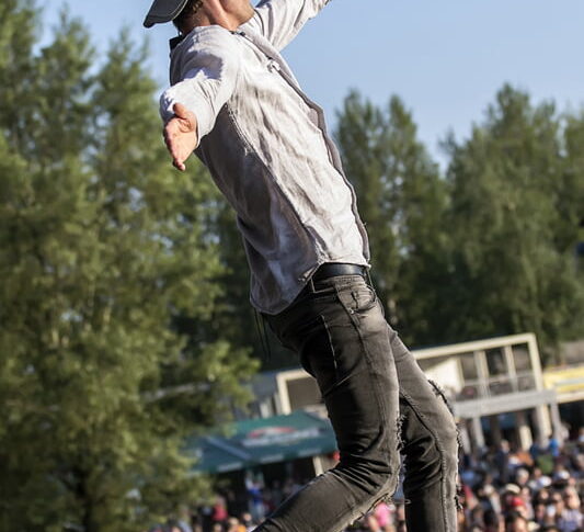 04 Walking on Cars