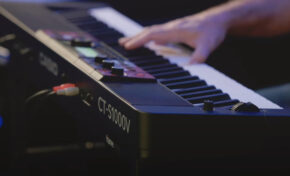 Casio przypomina o keyboardzie CT-S1000V