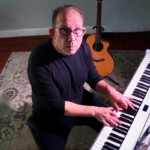Michael Whalen i Casio PX-S7000 (fot. Facebook / Michael Whalen Music)