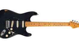 „The Black Strat” i inne gitary Gilmoura sprzedane