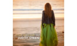 Judith Owen z singlem „Hold My Hand”