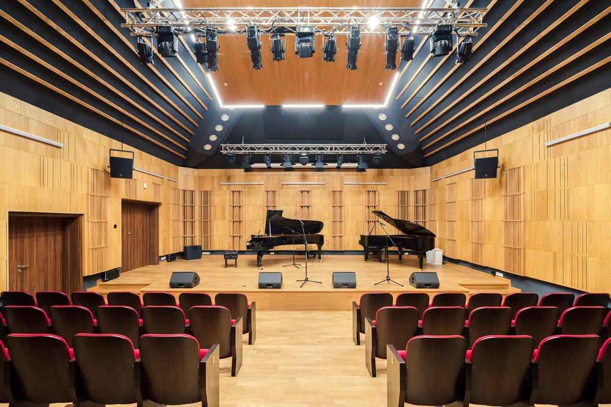L-Acoustics w sali koncertowej szkoły muzycznej w Zambrowie