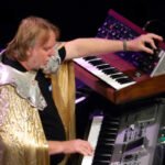 Rick Wakeman podczas koncertu w Sao Paulo w 2012 roku; fot. Aurelio Moraes / Aureliomoraes30 (CC BY-SA 3.0)