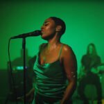 QSC TouchMix Sessions Norelle „Back Into You” (fot. QSC/YouTube)