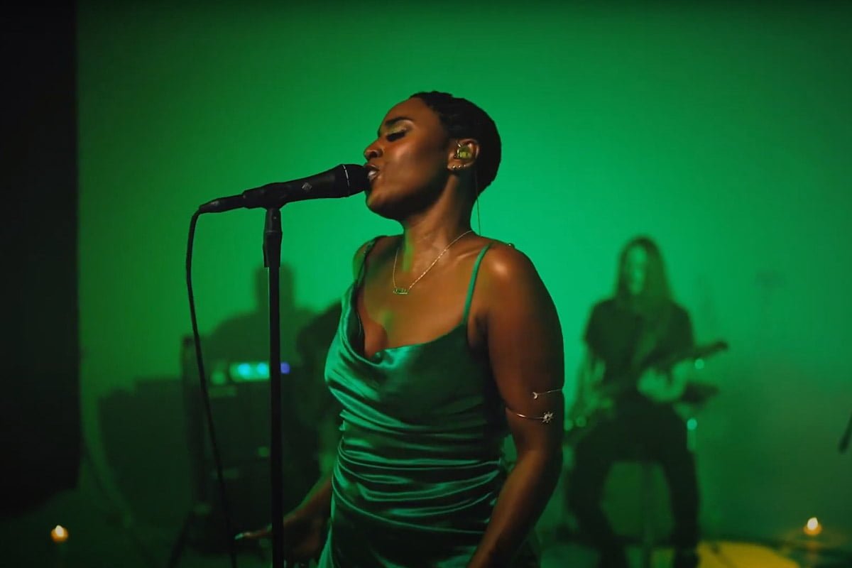 QSC TouchMix Sessions Norelle „Back Into You” (fot. QSC/YouTube)