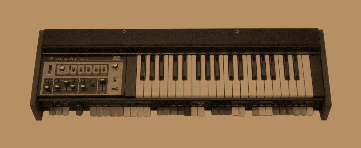 Muzyczny skansen: Roland SH-2000 - Muzyk.net