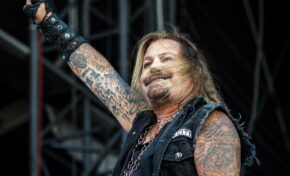 Vince Neil spadł ze sceny – nie on pierwszy…