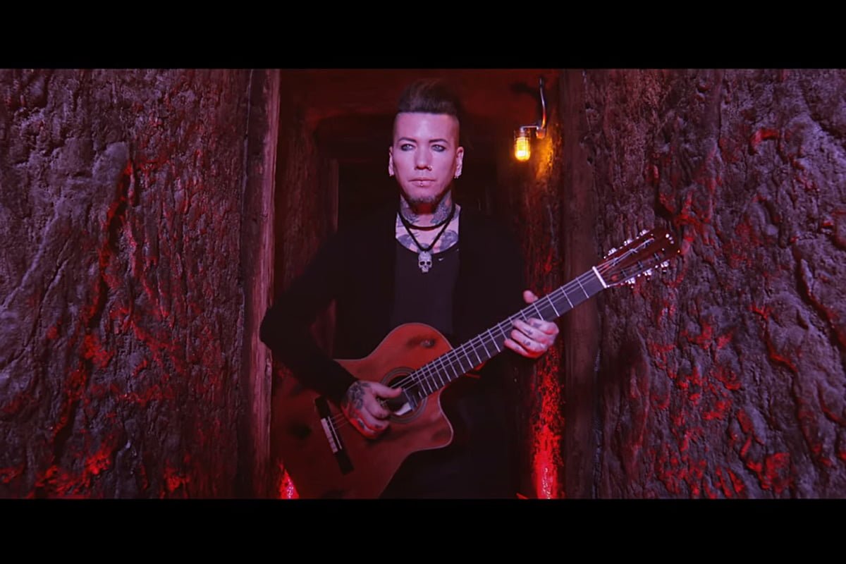 DJ Ashba „Bella Ciao” (fot. YouTube / ASHBA)