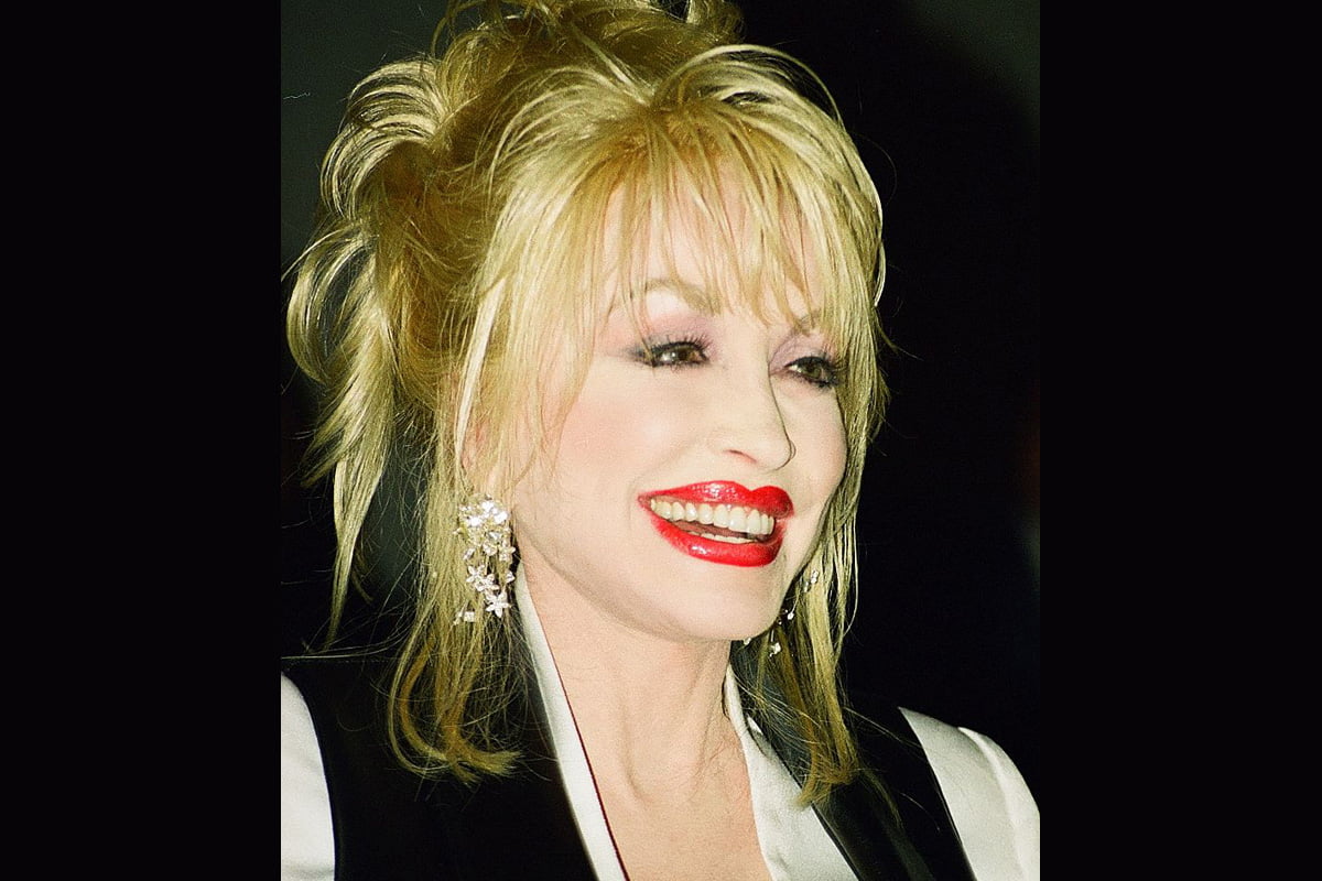 Dolly Parton w 2003 roku; fot. John Mathew Smith & www.celebrity-photos.com (CC BY-SA 2.0)