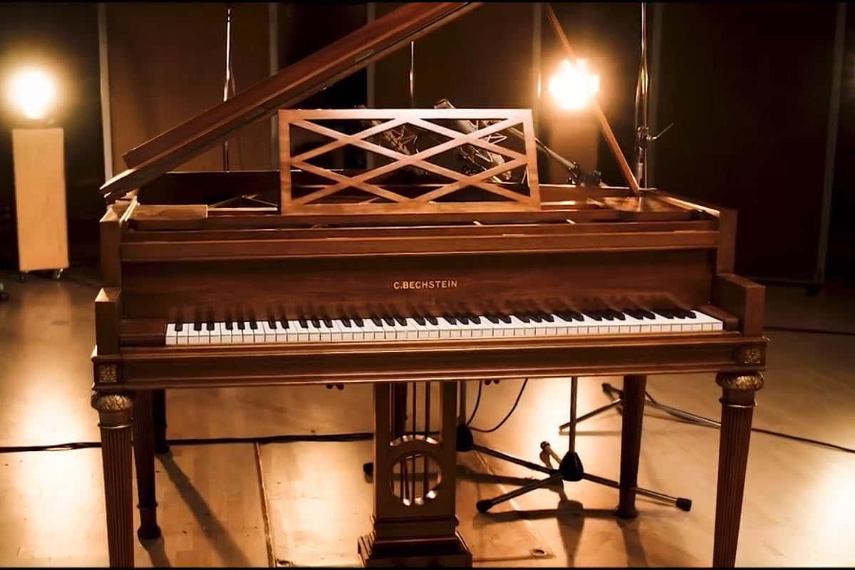 C. Bechstein Model S George Michael (fot. www.facebook.com/NordoffRobbins)