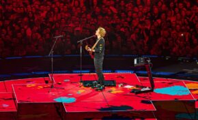 Ed Sheeran z systemem Sennheiser Digital 6000 na trasie Mathematics