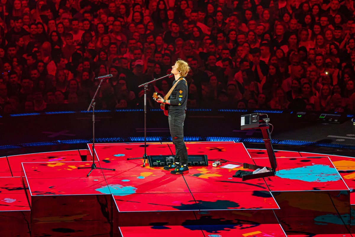 Ed Sheeran podczas Mathematics Tour z systemem Sennheiser Digital 6000 (fot. Ralph Larmann)