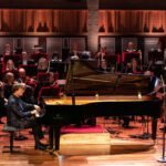 Sir Stephen Hough i Yamaha CFX (fot. Yamaha Pianos)