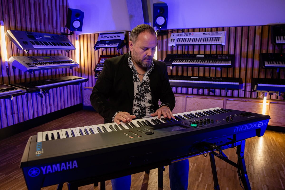 Michael Lecoq Yamaha MODX8+ (fot. Yamaha)
