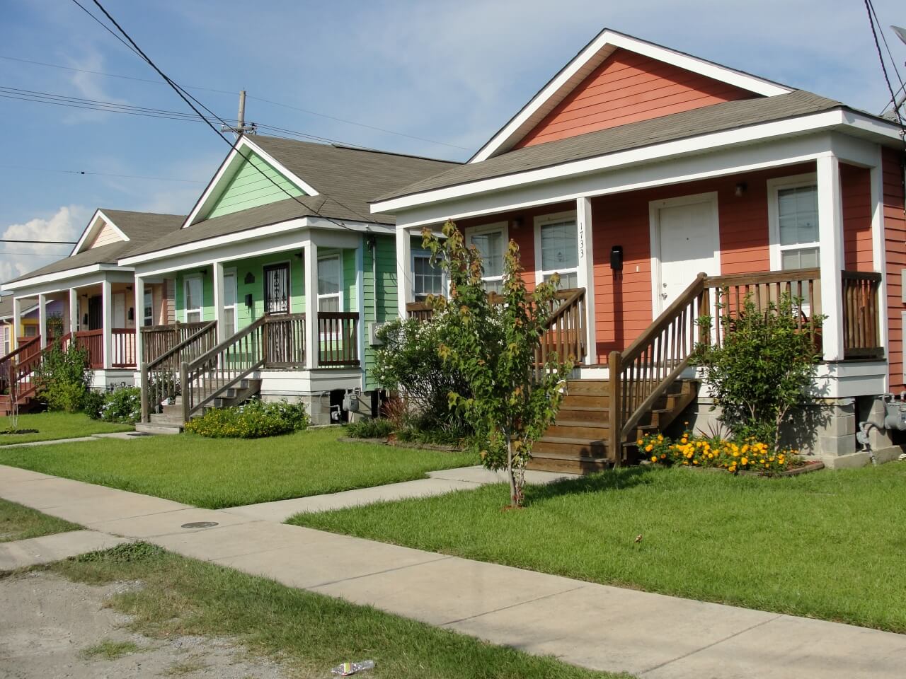 Nowy Orlean, Luizjana, 12 sierpnia 2011 r: miasteczko muzyków (Musician's Village) zbudowane dla muzyków przesiedlonych po huraganie Katrina, fot. Elliott Cowand Jr / Shutterstock.com