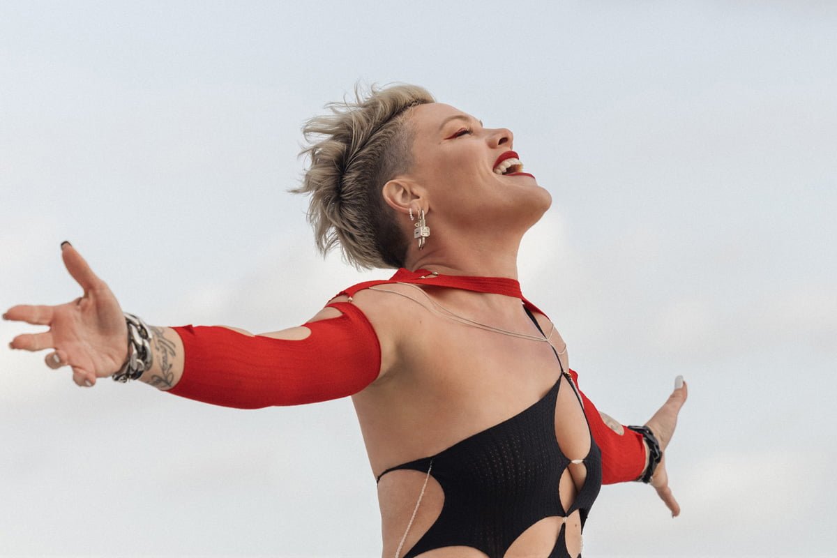 P!NK „TRUSTFALL” (fot. Ebru Yildiz / mat. prasowe Sony Music Entertainment Poland)