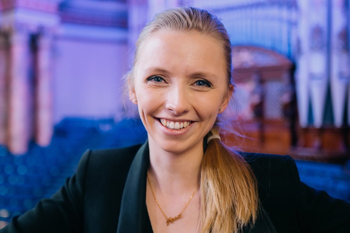 Anna Lapwood (fot. Tom Arber / mat. prasowe artystki)