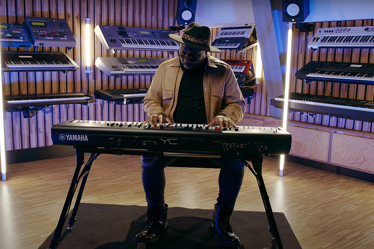 Luke Smith Yamaha YC88 (fot. YouTube / Yamaha Synths Official)