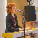 Alicia Witt Casio PX-S7000 (fot. Casio Music Global / Facebook)