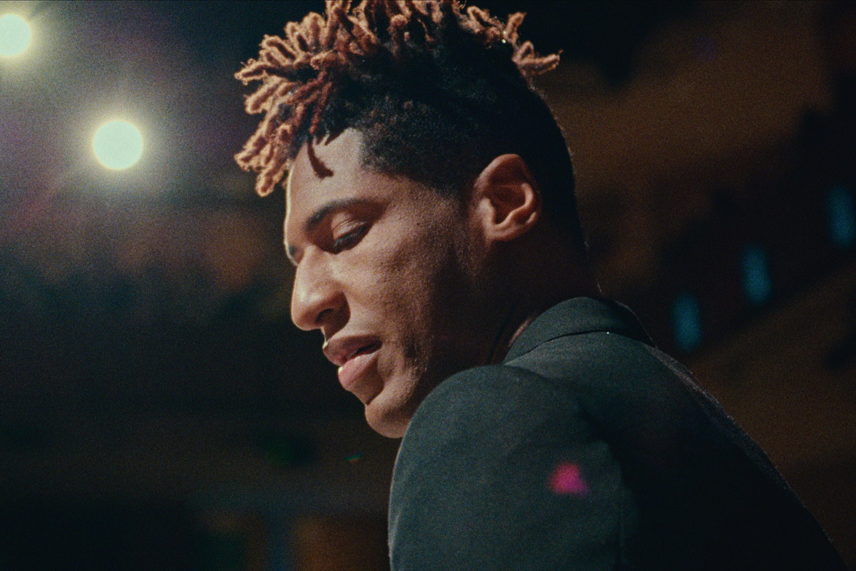 „It Never Went Away” Jon Batiste „American Symphony” (mat. prasowe Universal Music Polska)