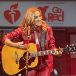Sheryl Crow podczas koncertu w Nowym Jorku w lutym 2023 roku (fot. lev radin / Shutterstock.com)