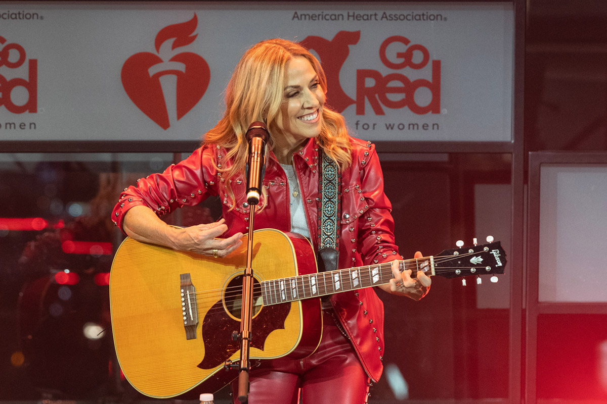 Sheryl Crow podczas koncertu w Nowym Jorku w lutym 2023 roku (fot. lev radin / Shutterstock.com)