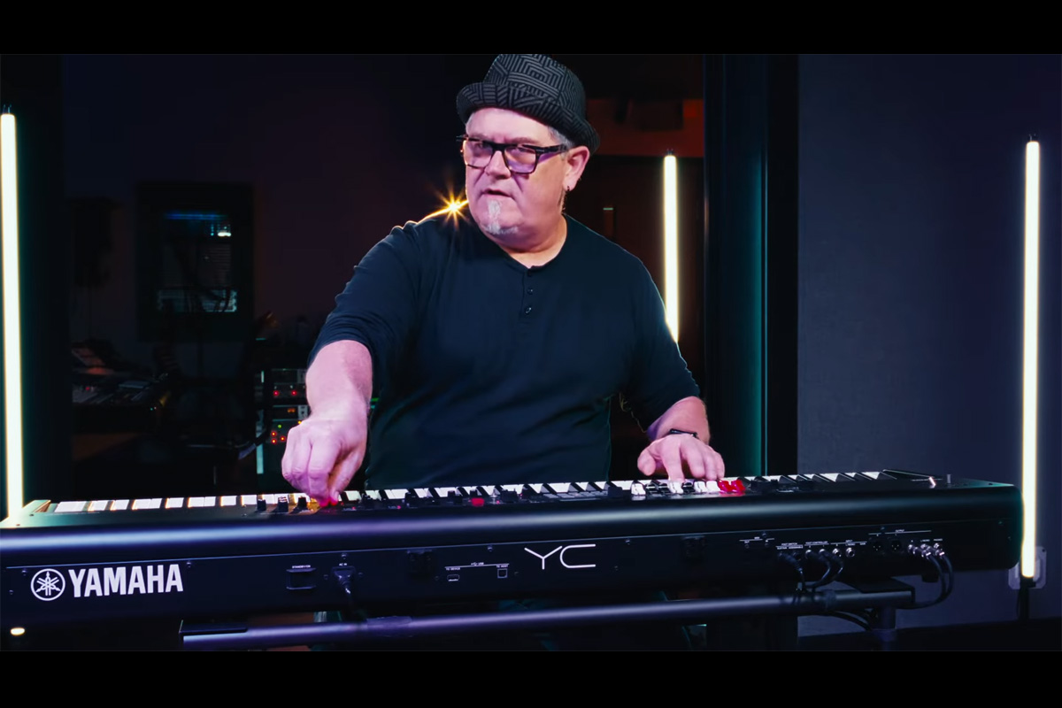 Blake Angelos & Yamaha YC (fot. YouTube / Yamaha Synths Official)
