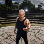 Bruce Dickinson „The Mandrake Project” (fot. John McMurtrie / mat. prasowe BMG)