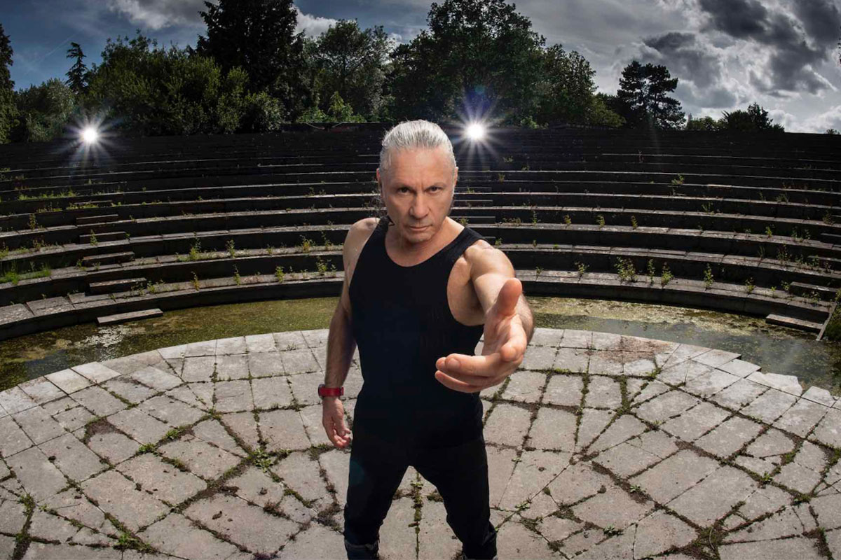 Bruce Dickinson „The Mandrake Project” (fot. John McMurtrie / mat. prasowe BMG)
