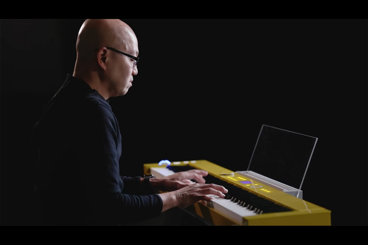 Frank Lucas Casio Privia PX-S7000 (fot. YouTube / Casio Music Gear)