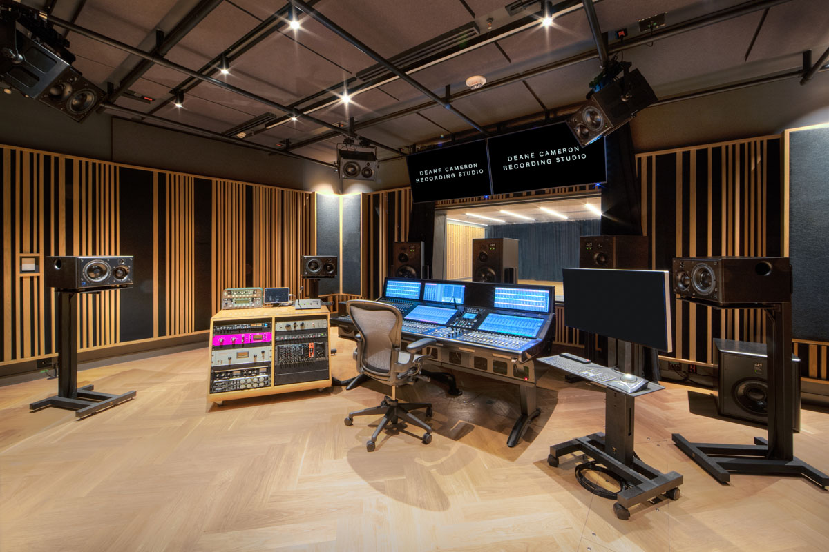 Massey Hall Deane Cameron Recording Studio IsoAcoustics V120 (fot. Simon Tanebaum)
