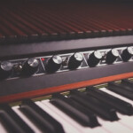 Christopher Elsasser Rhodes (fot. YouTube / MUNSTRE : Studio furniture)