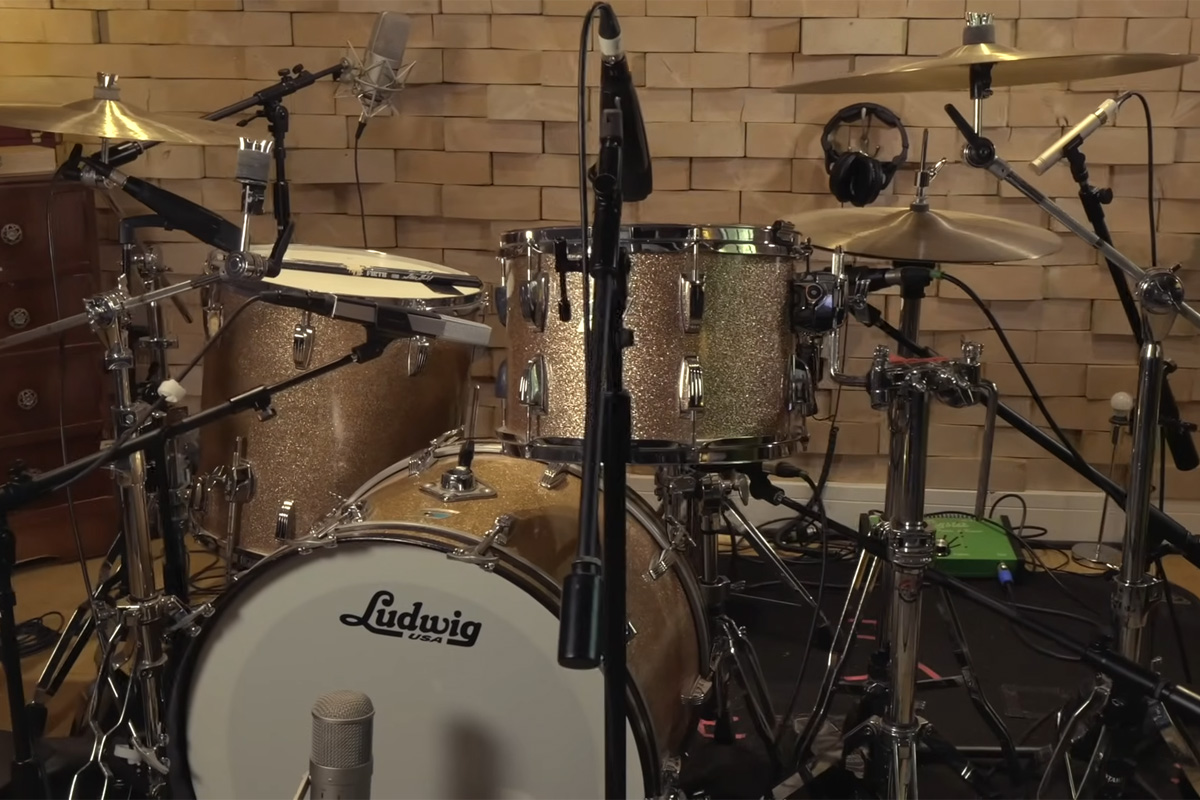Sennheiser Neumann perkusja (fot. YouTube / The Pulse)