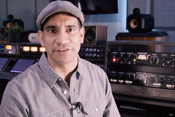Alex Solano i Eventide Omnipressor 2830 Au (fot. YouTube / Eventide Audio)