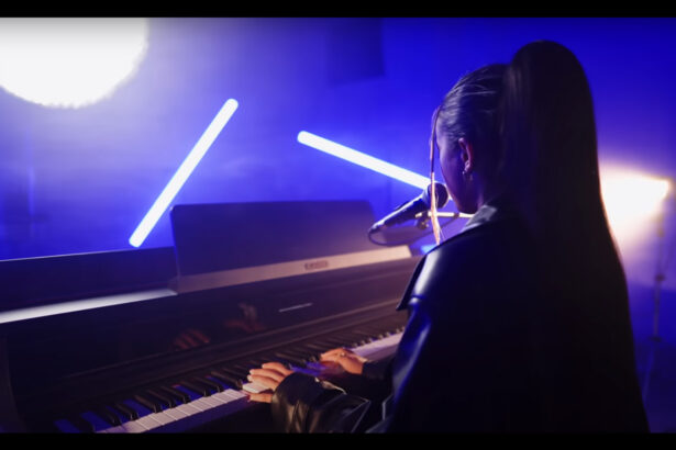 Imelda Gabs & Casio AP-750 (fot. YouTube / CASIO Music Europe)