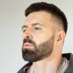 Grzegorz Hyży (mat. prasowe Sony Music Entertainment Poland)