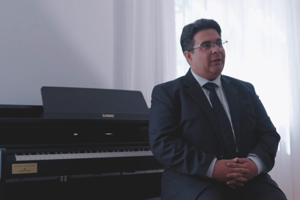 Gábor Farkas & Casio AP-750 (fot. YouTube / CASIO Music Global)