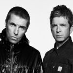 Oasis / Liam i Noel Gallagher (fot. Simon Emmett)