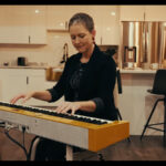 Rebecca Cline i Casio PX-S7000 (fot. YouTube / CASIO Music Global)