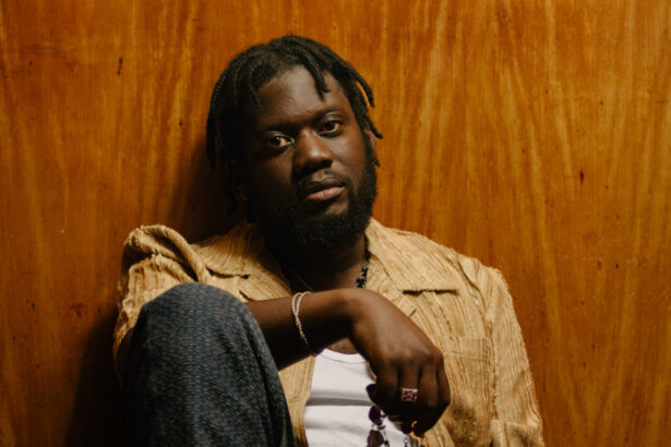 Michael Kiwanuka „Small Changes” (fot. Marco Grey / mat. prasowe Universal Music Polska)