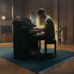 Levi Schechtmann & Casio AP-750 (fot. YouTube / Casio Music Europe)