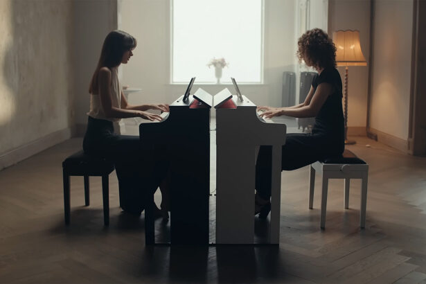 Katrina Suroveca i Pavlina Gusheva + Casio AP-300 (fot. YouTube / CASIO Music Europe)