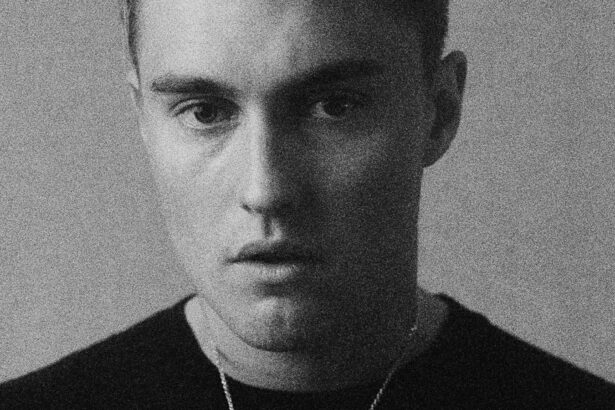 Sam Fender „Arm’s Length” (fot. Sarah Louise Bennett)