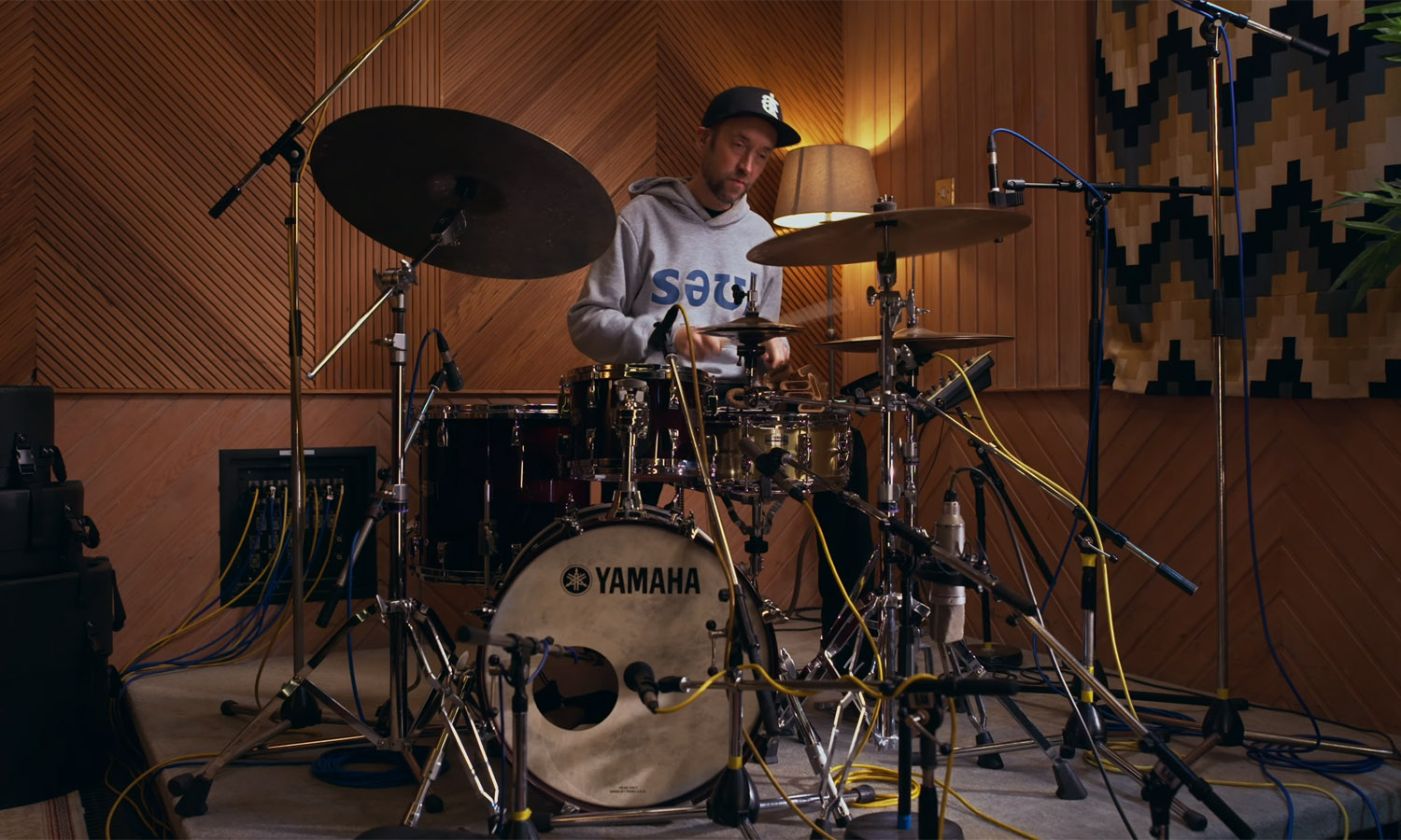 Richard Spaven & Yamaha Absolute Hybrid Maple (fot. YouTube / Yamaha Drums (Official))