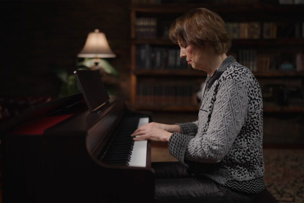 Monika Herzig & Casio AP-300 (fot. YouTube / Casio Music Gear)
