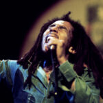 Bob Marley w 1977 roku (fot. Adrian Boot)